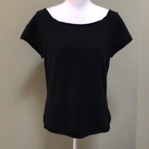 Short-sleeved wool sweater.